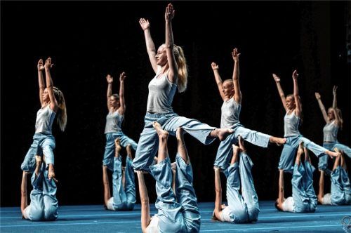 Mit ihrer Akrobatikvorstellung „Acrocalyptica“ traten die jungen Artistinnen zweimal bei den „City Performances“ auf. Fotos maier