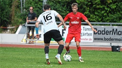 Müssen in Kirchheim ran: Lukas Steidl (rechts) und der SV Bruckmühl.Foto Ruprecht