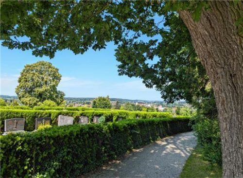 Neumarkt-St. Veit hat wunderschöne Wanderwege zu bieten und liegt zum Beispiel am grenzüberschreitenden Wolfgangweg, der von Regensburg bis St. Wolfgang in Österreich führt.
