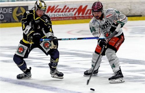 Noch ein Rosenheimer: Marc Bosecker spielte für Tölz gegen Zack Dybowski.Foto Rabuser