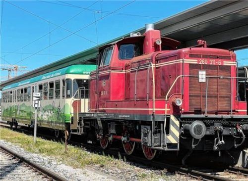 Ohne Parkplatzsorgen geht es auch heuer wieder zum Rosenheimer Herbstfest mit dem Wiesn-Express – eine Fahrt, die nicht nur Eisenbahnfans begeistert.Foto Steffenhagen