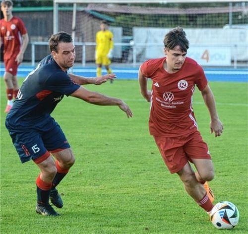 Raphael Lang (rechts) hat schon ein paar Landesliga-Minuten auf dem Buckel.Foto Franz Ruprecht