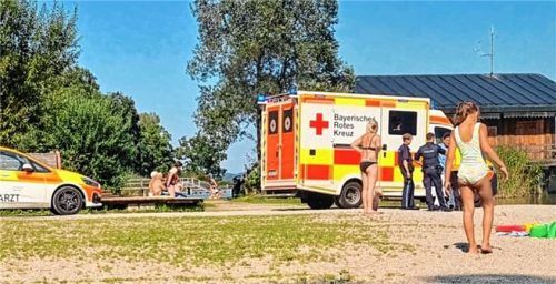 Sanitäter und Notarzt konnten beim Badeunfall in Baierbach entspannt zu Werke gehen, da der Vater seinen Sohn rechtzeitig aus dem Wasser gezogen hatte. Foto tib