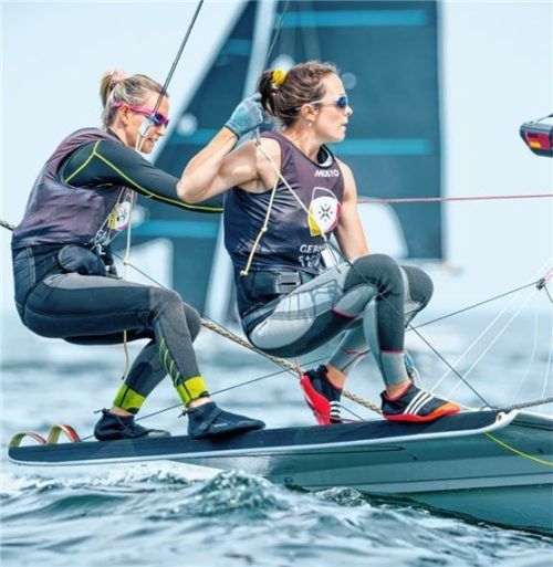 Tina Lutz und Susann Beucke bei ihrem letzten offiziellen Bewerb 2022 vor Kiel.Foto Sascha Klahrn/DPA
