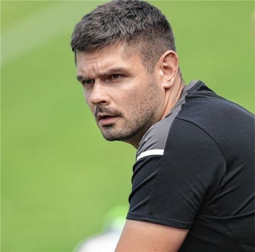 Trainer Stefan Mauerkirchner wechselte sich selbst ein und sorgte dann für den ersten Siegsdorfer Punkt in der laufenden Saison.Foto Hans Weitz