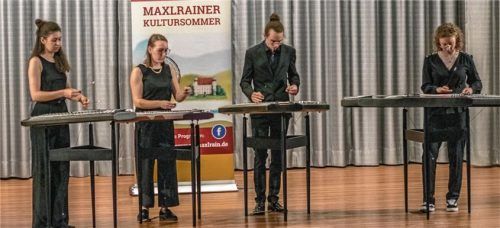 Übertrugen die Begeisterung für ihr Instrument aufs Publikum: (von links) Johanna Trifellner, Maria Weigl, Xaver Eckert und Magdalena Geiger.Foto stache
