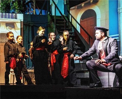 Unterstützung vom Profi: Sergey Stephanyan als Basilio.