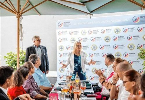 Ute Gütschow eröffnete die neue Geschäftsstelle.Foto Bogen