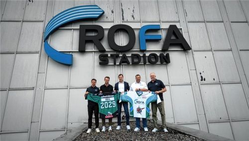 Weiter bis 2029 – die Starbulls spielen weitere fünf Jahre im „Rofa-Stadion“. Foto re