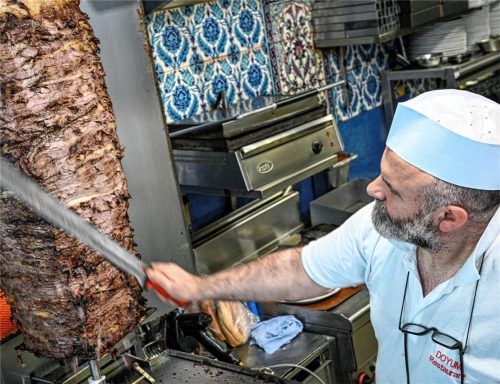 Wird es bald europaweite Herstellungsregeln für den Döner geben? (Symbolbild) Foto dpa