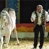 „Menschen, Tiere, Sensationen“