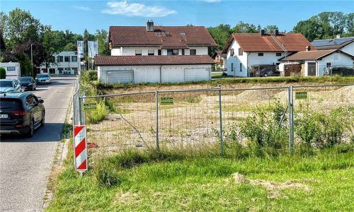 Zu überdimensioniert, zu viele Wohnungen und eine nicht praktikable Auto-Aufzug-Lösung. Das könnte zu einer prekären Verkehrssituation an der engen Heufelder Pettenkoferstraße führen. Foto Neuwirth