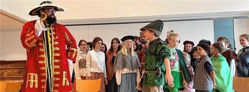 13-jähriger Grünrock: Peter Pan ist die erste Hauptrolle von Leo Hofmann aus Prien. Foto Ammelburger
