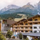 Wandern und Wellness mit Blick auf die Steinberge