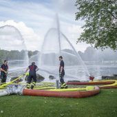 Feuerwehr kämpft gegen das Fischsterben