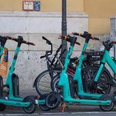 Mehr Parkplätze für E-Scooter in der Stadt