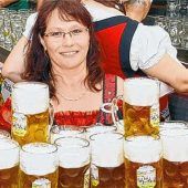 Tanja wird mit ihrer „Bieramide“ über Nacht zum Millionenhit – aber beim Masskrugtragen haben die Niederbayern die Nase vorn