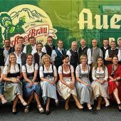 Stolze Auerbräu-Wirte machen sich einen schönen Tag auf der Wiesn