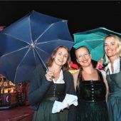 Und plötzlich kam der Herbst: Zwiebellook und Schirm gegen Kälte und Regen