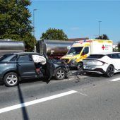 Zwei Leichtverletzte bei Unfall an Kreuzung