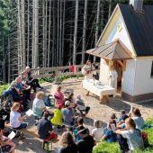 Stadtteilkirchen feiern Berggottesdienst auf der Tregler Alm