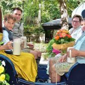 Die Ruhe vor dem Sturm: Festwirtsfamilien zogen wieder in geschmückten Kutschen zur Wiesn