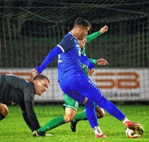 Ampfings Daniel Toma erzielte drei Treffer. Hier sein Tor zum 1:0.Fotos mb.presse
