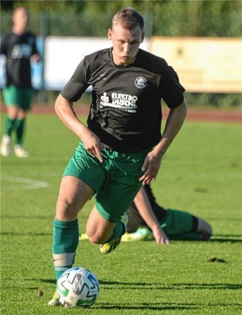 Angreifer Mark Arnold erzielte einen Hattrick beim Bad Aiblinger 4:2-Erfolg in Prien.Foto Franz ruprecht