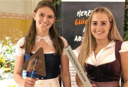 Auch zwei „Jung-Gesellinnen“ wurden freigesprochen: Milena Karger (li.) und Vanessa Riedel.