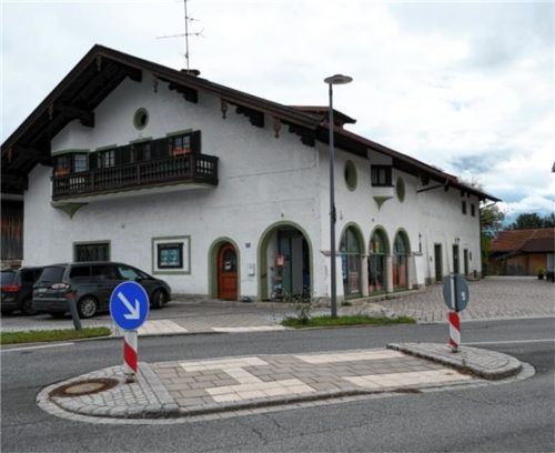 Das alte Kinogebäude soll abgerissen werden. An gleicher Stelle ist ein Wohn- und Geschäftshaus mit Tiefgarage geplant. Foto merk
