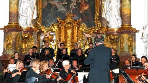 Das Cantate Ensemble unter Andreas Legath spielte und sang pompöse Trauermusik. Foto janka