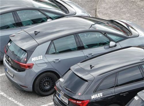 Das Symbolbild zeigt Fahrzeuge eines Carsharing-Unternehmens. Foto dpa | Marcus Brandt