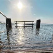 „Bayerisches Mehr“ – Chiemsee läuft über