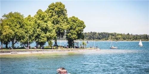 Der Chiemsee ist bei Touristen wie Einheimischen beliebt. Foto Chiemsee Alpenland Tourismus
