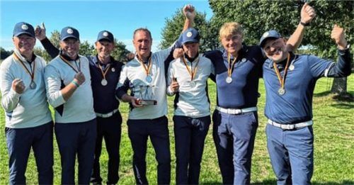 Der neue deutsche Vizemeister: Stephan Amtmann, Matthias Nath, Christian Heller, Bernd Hörburger, Martin Taubenberger, Colm Mulligan und Marc Kelling (von links).Foto re