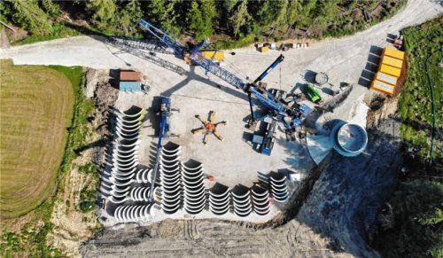 Die 17,7 Tonnen schweren Betonteile wurden zu Ringen zusammengesetzt.