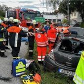Schwerverletzte Frau bei Unfall mit Lkw