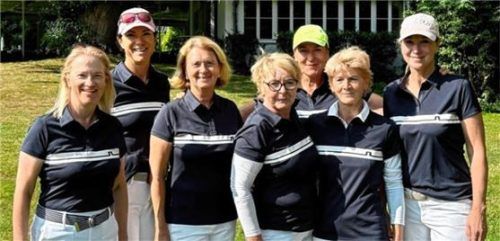 Die Damen 50 des GC Chieming haben Bayern bei der DM-Endrunde würdig vertreten: vorne von links: Kapitänin Andrea Klüner, Christl Forster, Barbara Ranzenberger und Claudia Götzinger; hinten von links: Eva Schönhuber, Christine Hounsgaard und Caroline Wehner.Foto Kas