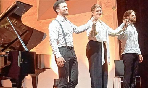 Die drei Akteure des Heinrich-Heine-Abends waren (von links) der Pianist Ammiel Bushakevitz, Rezitatorin Maren Ulrich und der Sänger Konstantin Krimmel.Foto Giesen
