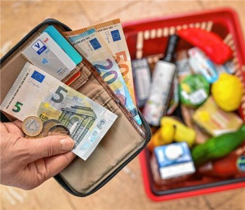 Die Lebenshaltungskosten steigen. Die Inflation bereitet vielen Menschen große Sorgen. Foto dpa