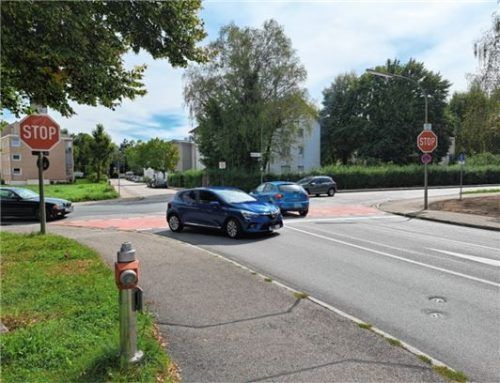 Die Stoppschilder sollen schon jetzt zu einer Verbesserung der Verkehrssituation führen.