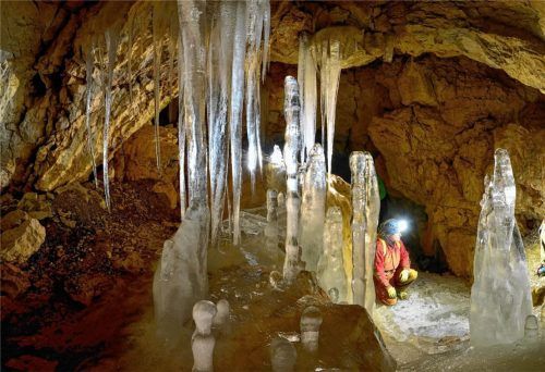 Durch die Wendelsteinhöhle geht es mit einer Führung. Foto DPA