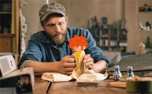 Ein würdiger Nachfolger für Gustl Bayrhammer: der junge Eder (Florian Brückner) mit dem Pumuckl. Foto  RTL / NEUESUPER