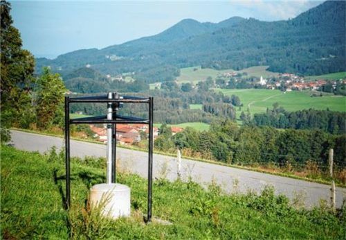 Eine Messtelle der Testbohrungen für den Brenner-Nordzulauf nahe Steinkirchen. Foto deindl