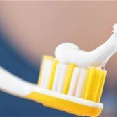 Soll man die Zahnpasta regelmäßig wechseln?