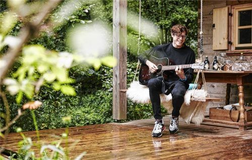 Fabian Mägel liebt die Musik. Schon mit sechs Jahren sang er auf Hochzeiten. Nun startet er als Songwriter durch. Foto privat