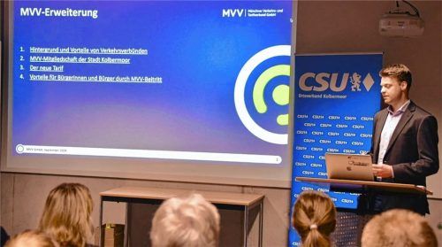 Felix Fitz (rechts) als Vertreter des MVV erläuterte Struktur und Tarifdaten zum Verbund.Foto Robert Gerhard König