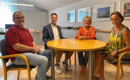 Freuen sich auf den Schulstart am Dienstag: der neue Direktor des Gymnasiums Bad Aibling, Mark Lörz (Zweiter von links), und seine Schulleitungskollegen Wolfgang Fehle, Doris Roelen und Elke Kreuzwieser. Foto  Lagler