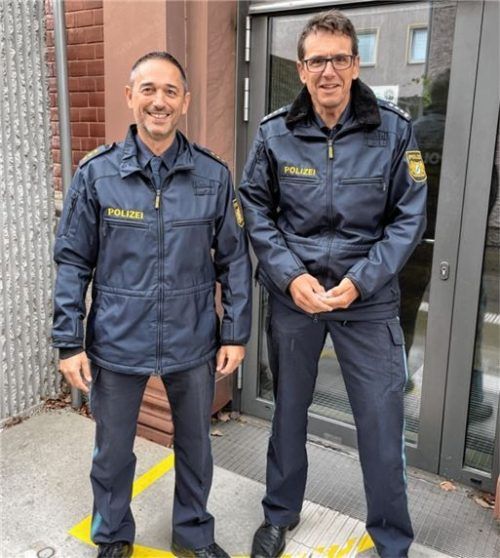 Freuen sich über deutliche Rückgänge bei den Kriminaldelikten auf dem Rosenheimer Herbstfest: Polizeidirektor Volker Klarner (links) und Erster Polizeihauptkommissar Robert Maurer. Foto Polizei Rosenheim