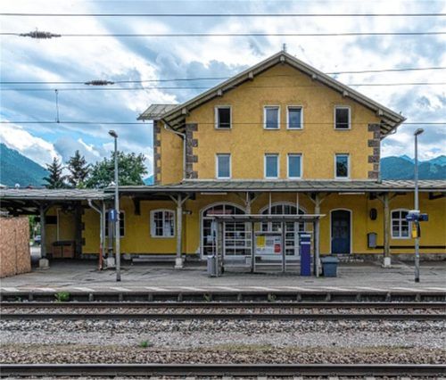 Glashäuschen statt stattlichem Vordach – diese Pläne der Deutschen Bahn stoßen in Brannenburg auf Widerstand Foto Posch